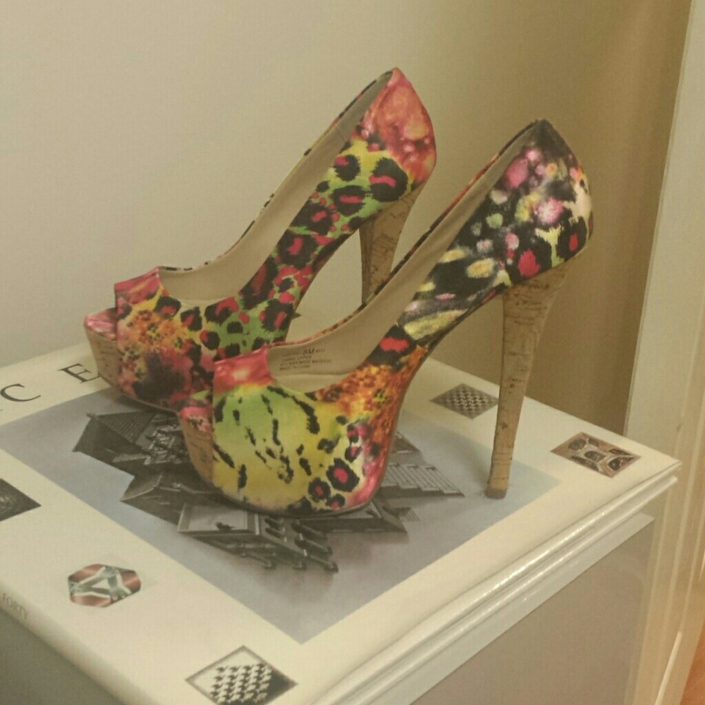 5/$50 Chinese Laundry platform peep toe pump